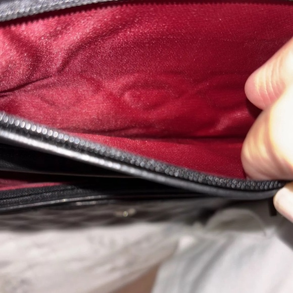 Chanel crossbody gorgeous bag. Maybe used a few times. - Picture 4 of 14